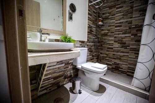 Hostal Adis
