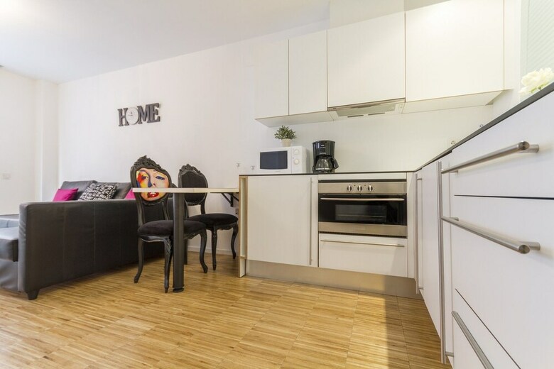 7rooms7 Gran Via Madrid Apartments