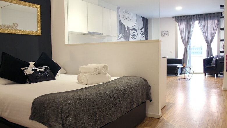7rooms7 Gran Via Madrid Apartments