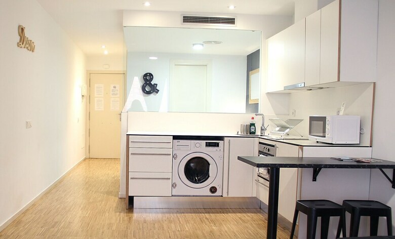 7rooms7 Gran Via Madrid Apartments
