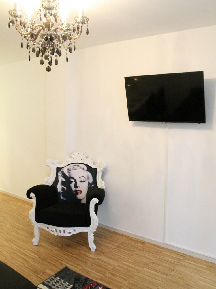 7rooms7 Gran Via Madrid Apartments