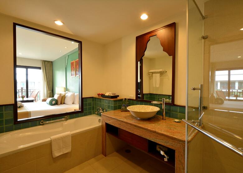 Hotel Ravindra Beach Resort And Spa