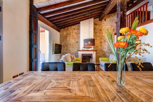 Two-bedroom Apartment With Terrace Pastor