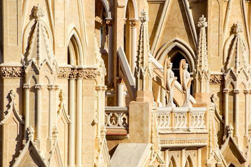 Three-bedroom Apartment With Terrace Lion