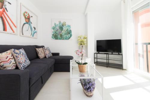 Bright Apartment Close To Beach And Town