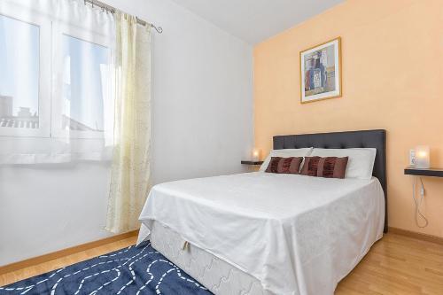 One-bedroom Apartment With Terrace Picasso