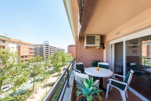 Ref. 190. Apart. Avenida