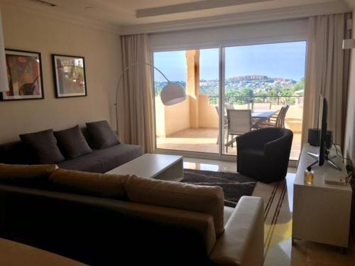 Aloha Hill Club Contemporary Apartment