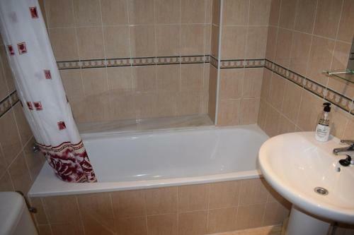 Apartamento Ap950 Tres Dormitorios A 150m Del Paseo Mar�timo