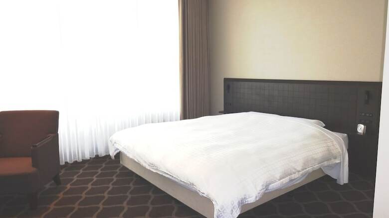 Breezbay Hotel Resort And Spa