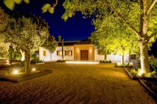 Moscari Villa Sleeps 10 Pool Wifi