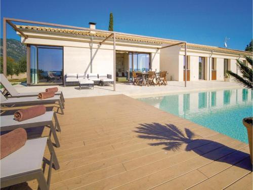 Four-bedroom Holiday Home In Moscari