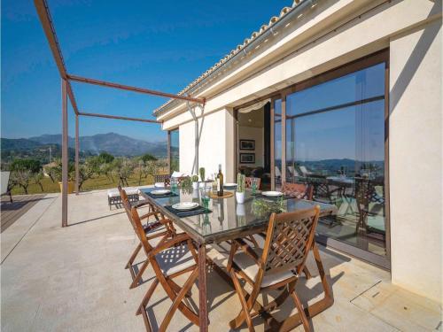 Four-bedroom Holiday Home In Moscari