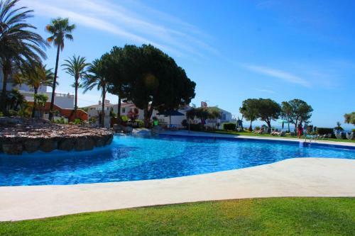 Apartamentos El Capistrano Nerja Guy P. Way