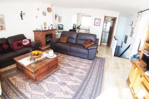 C/ Abetos 12 Urb. Algarrobo