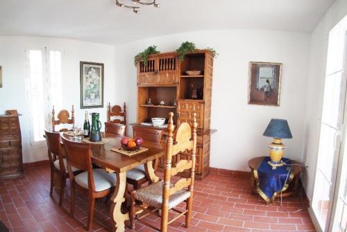 C/ Abetos 12 Urb. Algarrobo
