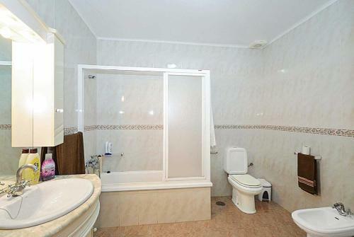Nerja Villa Sleeps 8 Air Con Wifi