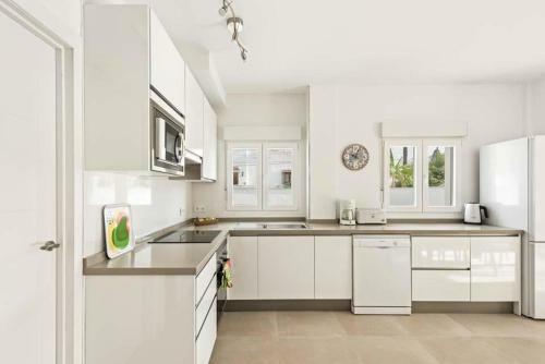 Nerja Villa Sleeps 14 Pool Air Con Wifi