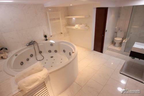 Villa Charma With Heated Pool, A/c In Peaceful Location