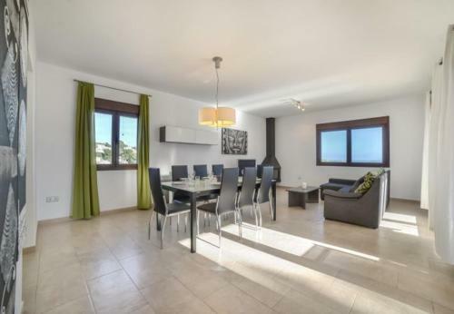 La Fustera Villa Sleeps 8 Pool