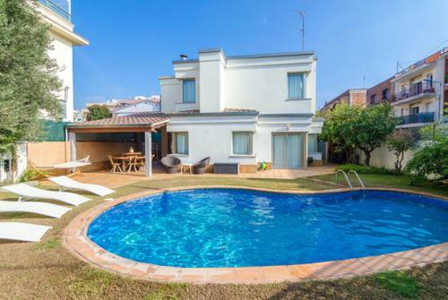 Pineda De Mar Villa Sleeps 6 Pool Air Con Wifi