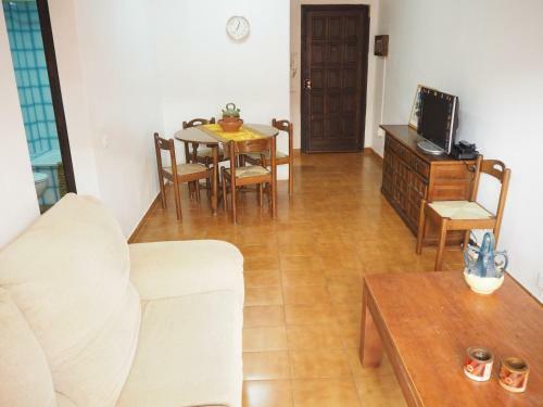 Apartamento Con Terraza En Pineda De Mar.