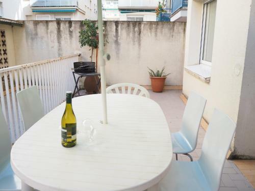 Apartamento Con Terraza En Pineda De Mar.