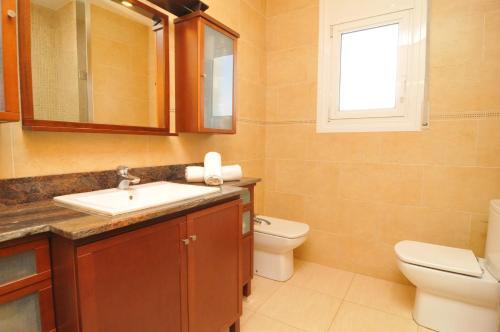Villa Homeholidaysrentals Navy Blue