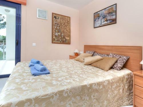 Holiday Home Crystal House