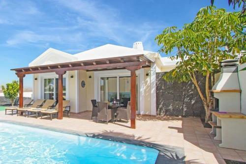 Playa Blanca Villa Sleeps 8 Pool Air Con Wifi