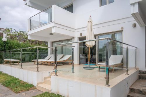Villa Lightbooking- Queen Home