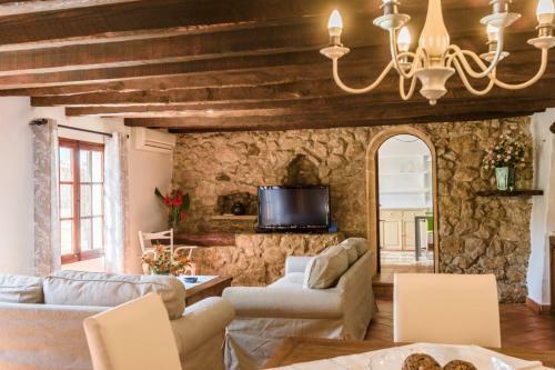 Pollenca Villa Sleeps 6 Wifi
