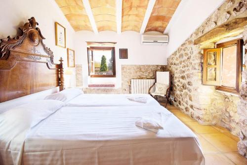 Pollenca Villa Sleeps 8 Pool Wifi