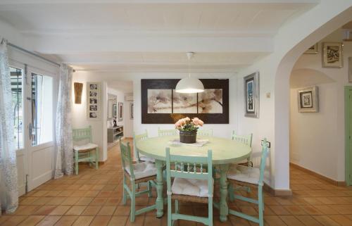 Pollenca Villa Sleeps 8 Pool