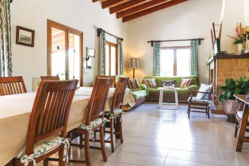 Pollenca Villa Sleeps 6 Air Con Wifi