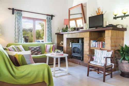 Pollenca Villa Sleeps 6 Air Con Wifi