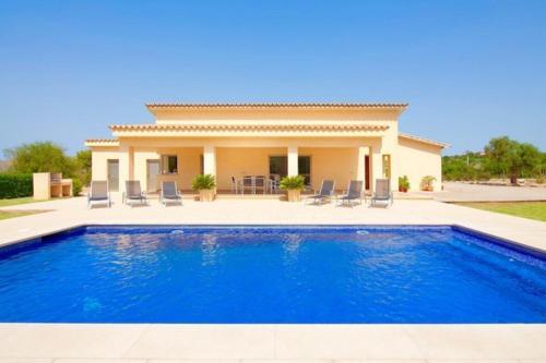Pollenca Villa Sleeps 6 Pool Air Con Wifi T251852