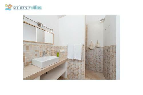 Cala San Vicente Villa Sleeps 6 Pool Air Con Wifi