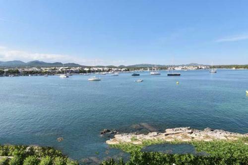 Portocolom Villa Sleeps 10 Air Con Wifi
