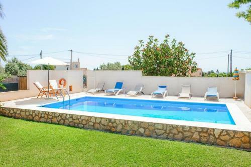 Portocolom Villa Sleeps 6 Air Con
