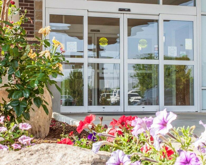 Hotel Comfort Suites Airport