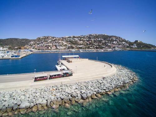 Apartamento A 200 Mtrs De La Playa En Roses Centro
