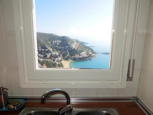 Apartamento En Roses Con Excelentes Vistas Al Mar