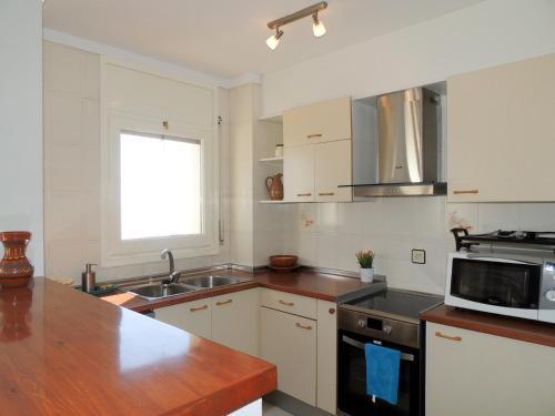 Apartamento En Roses Con Excelentes Vistas Al Mar