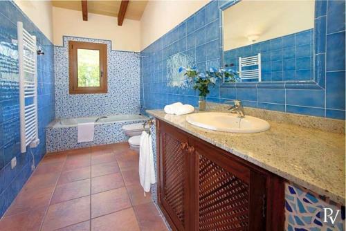 S'horta Villa Sleeps 10 Pool Air Con Wifi