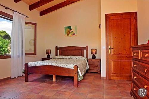 S'horta Villa Sleeps 10 Pool Air Con Wifi