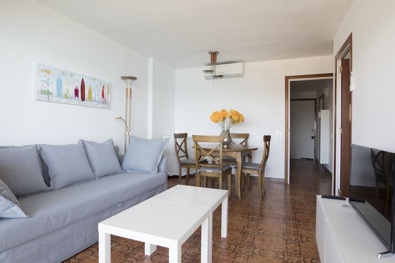 T&h Sorolla Family Apartment
