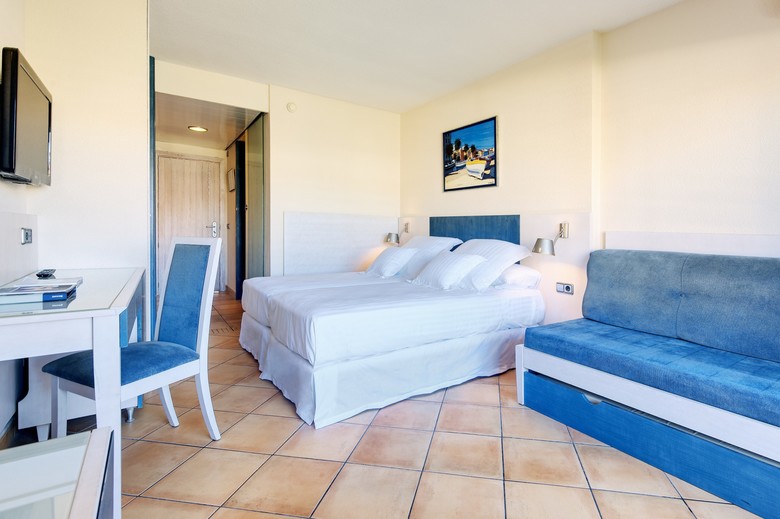 Hotel Occidental Cala Vi�as