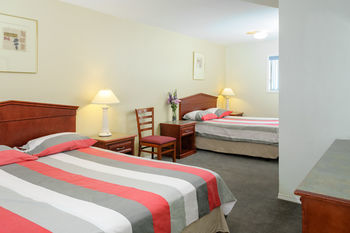 Hotel Riverside Resort Motel And Campground