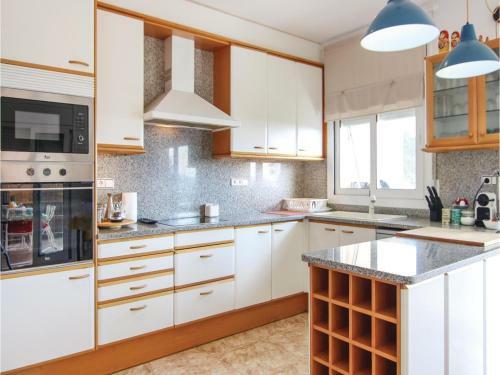 Three-bedroom Holiday Home In Santa Cristina D'aro